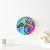 ピンクの青い紫色の抽象美術の幾何学的設計 ラウンド壁時計 (ホーム)