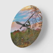 ピンクの青空を持つシカ ラウンド壁時計 (傾斜)