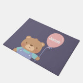 ピンクの風船の名前を付けたかわいい茶色の熊 ドアマット (アングル)