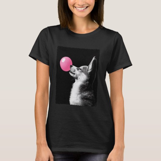 ピンクの風船ガムをかむコーギーの面白いデザイン Tシャツ (正面)