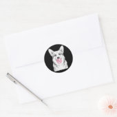 ピンクの風船ガムを吹くコーギー犬のスケッチアート ラウンドシール (封筒)