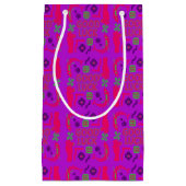 ピンクの飾り模様が幸運を祈る スモールペーパーバッグ (正面)