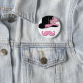 ピンクの髭、シルクハット、羽および花 缶バッジ (インサイチュ)