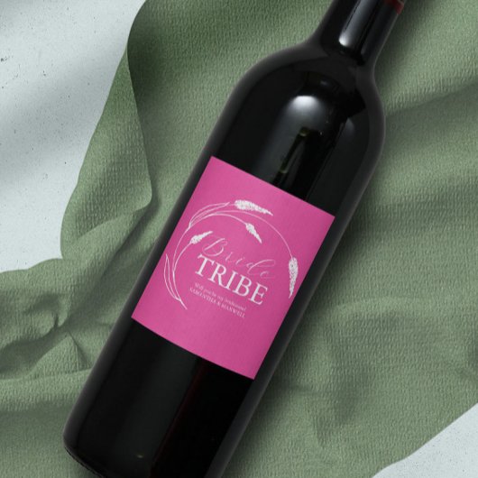 ピンクの鮮やか花嫁付き女性の提案ラベル ワインラベル