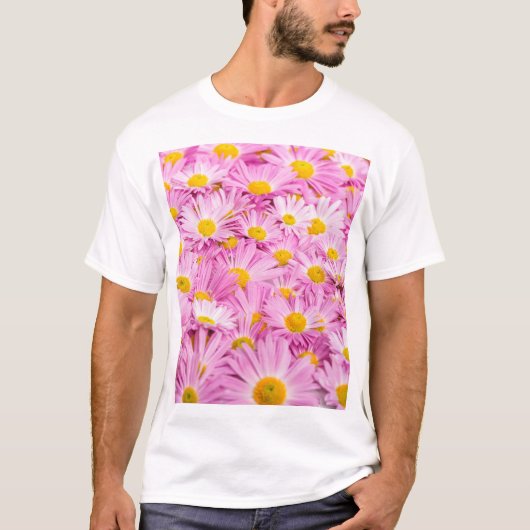 ピンクの黄色い花シームレスな背景 Tシャツ (正面)