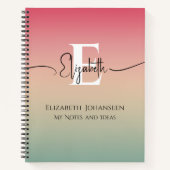 ピンクの黄色と緑のグラデーションスクリプト名モノグラム ノートブック (正面)