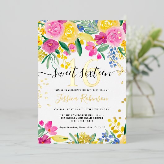 ピンクの黄色の明るいフローラ金ゴールドスクリプトSweet 16 箔招待状 (立ち正面)