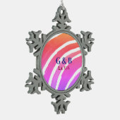 ピンクの黄色の虹を追加カップル名の場所の都市結婚 スノーフレークピューターオーナメント (左)