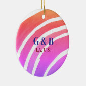 ピンクの黄色の虹を追加カップル名の場所の都市結婚 セラミックオーナメント (右)