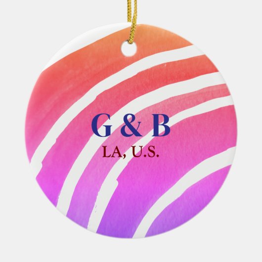 ピンクの黄色の虹を追加カップル名の場所の都市結婚 セラミックオーナメント (正面)