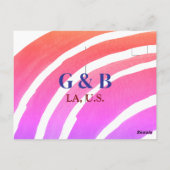 ピンクの黄色の虹を追加カップル名の場所の都市結婚 ポストカード (裏面)