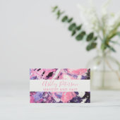 ピンクの黒いアクリルブラシストロークモダンな毛の化粧 名刺 (スタンド正面)