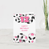 ピンクの黒いサッカーボールの女の子の誕生日 カード (正面)