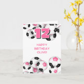 ピンクの黒いサッカーボールの女の子の誕生日 カード (黄色い花)