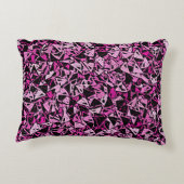 ピンクの黒い三角形のシームレスパターン アクセントクッション (裏面)