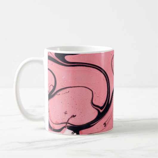 ピンクの黒い大理石の手を描く コーヒーマグカップ (左)