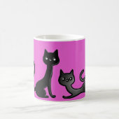 ピンクの黒い子猫の漫画のマグカップ コーヒーマグカップ (中央)