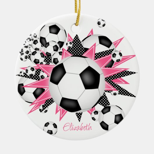 ピンクの黒い星の女の子が記念撮影したサッカーボール セラミックオーナメント (正面)