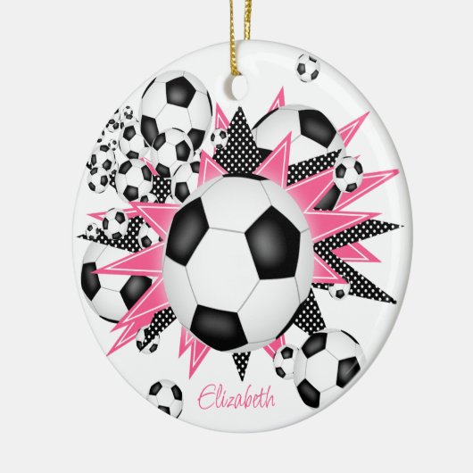 ピンクの黒い星の女の子が記念撮影したサッカーボール セラミックオーナメント (左)