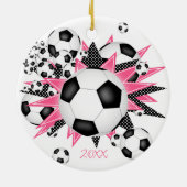 ピンクの黒い星の女の子が記念撮影したサッカーボール セラミックオーナメント (裏面)