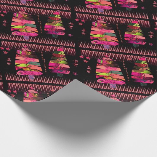 ピンクの黒い木のコラージュのクリスマス ラッピングペーパー (角)