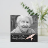 ピンクの黒い鳩の女性写真の葬儀のお知らせ 招待状 (スタンド正面)