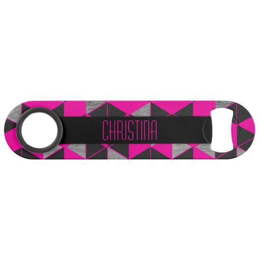 ピンクの黒く、銀製の幾何学的な三角形のモノグラム スピード栓抜き (正面(横))