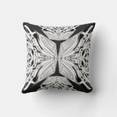 ピンクの黒と白の蝶の翼のある抽象芸術 クッション (裏面)