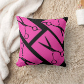 ピンクの黒髪のサロンは装飾的な枕を切ります クッション (ブランケット)