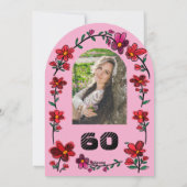 ピンクの60歳の誕生日パーティーの遊び心のある落書きの花 招待状 (裏面)