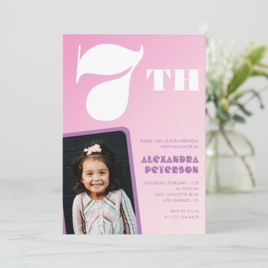ピンクの7th誕生日招待状女の子レトロ写真 招待状 (スタンド正面)