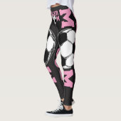 ピンクの「サッカー・ママ」 レギンス (左)