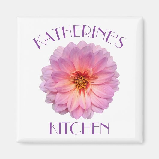 ピンクの《植物》百日草と名前をカスタムするキッチン マグネット (正面)
