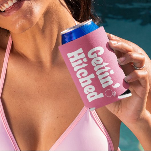 ピンクの"Gettin' Hitched"バチェロレッテセルツァー 缶クーラー