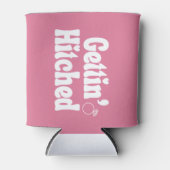 ピンクの"Gettin' Hitched"バチェロレッテセルツァー 缶クーラー (正面)
