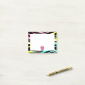 ピンクのAppleのネオンシマウマの先生の後it®ノート ポストイット (デスク上)