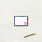 ピンクのApple海軍クローバーのモノグラムの先生 ポストイット (デスク上)