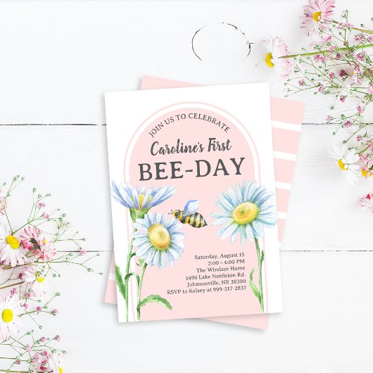ピンクのBee-Dayバースデー招待状とデイジー 招待状