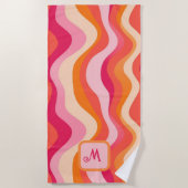 ピンクのGroovyレトロな美学モノグラムの- ビーチタオル (正面)