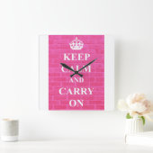 ピンクのKeep Calm & Carry On スクエア壁時計 (ホーム)