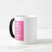ピンクのKeep Calm & Carry On モーフィングマグカップ (正面左)