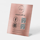 ピンクのQR Connect With Usビジネスロゴソーシャルメディア 台座サイン (正面)