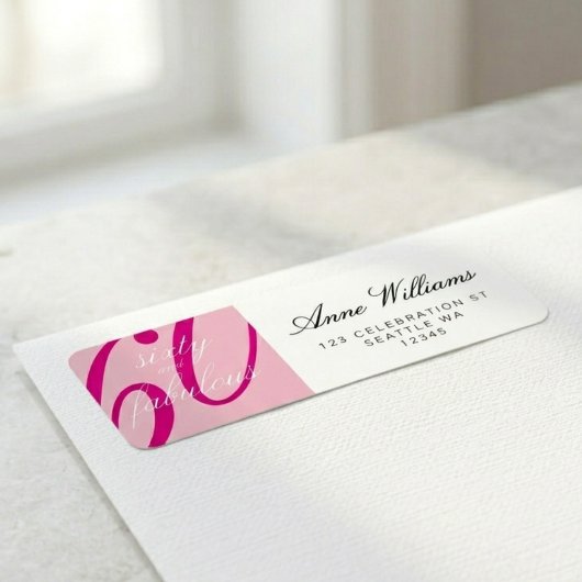ピンクのSixty and Fabulous Script 60歳の誕生日パーティー ラベル