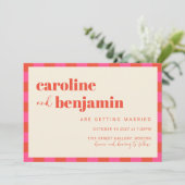 ピンクはっきりしたとオレンジのチェッカーボードパター結婚ン 招待状 (スタンド正面)