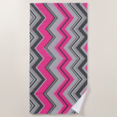 ピンクはっきりしたとグレーシェブロンビーチタオル ビーチタオル (正面)