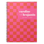 ピンクはっきりしたと赤のチェッカーボードのカスタムウェディング ノートブック (正面)