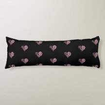 ピンクはっきりしたと黒のフィリグリーハート抱き枕