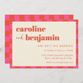 ピンクはっきりしたオレンジ色チェッカーボードオールインワン結婚ズ 招待状 (正面/裏面)