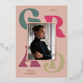 ピンクはっきりしたグリーンレトロタイポグラフィ2024卒業 箔招待状 (正面)