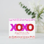ピンクはっきりしたモダンレッドXOXOバレンタインデーハート シーズンポストカード (スタンド正面)